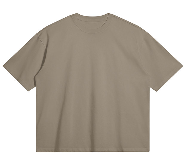 Camiseta taupe con el área de la manga