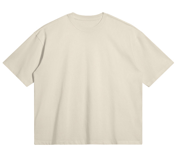 Camiseta crema con el área del pecho izquierdo